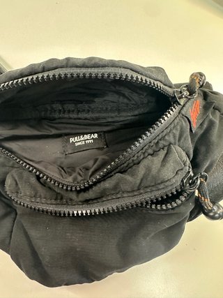 Riñonera Pull and Bear Negra Urbana