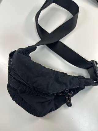 Riñonera Pull and Bear Negra Urbana
