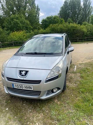 Peugeot 5008 2011