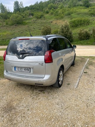 Peugeot 5008 2011