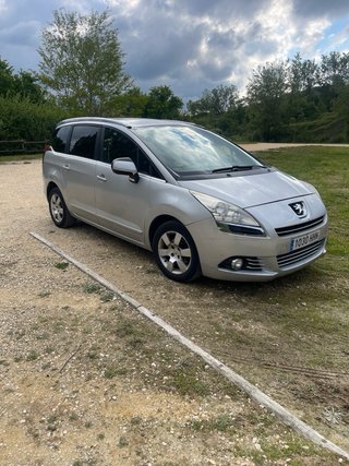 Peugeot 5008 2011