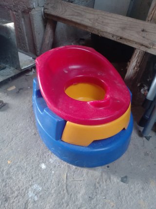 Orinal niño azul y rojo