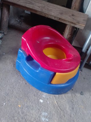 Orinal niño azul y rojo