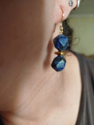 Pendientes de pedrería azul de latón y lapislázuli