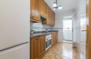 Cocina completa madera y mármol