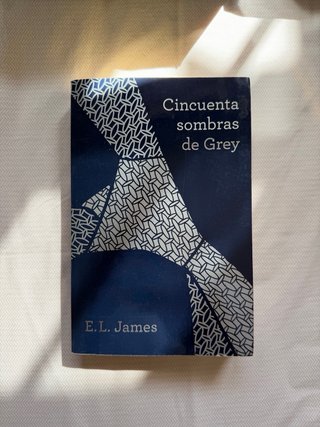Lote 2 libros Cincuenta sombras de Grey E. L. Jame