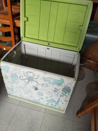 Baúl infantil con dibujos de animales