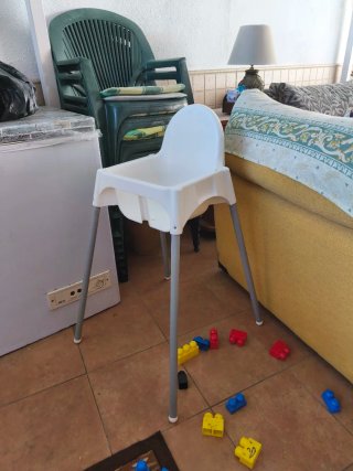 Trona de bebé blanca