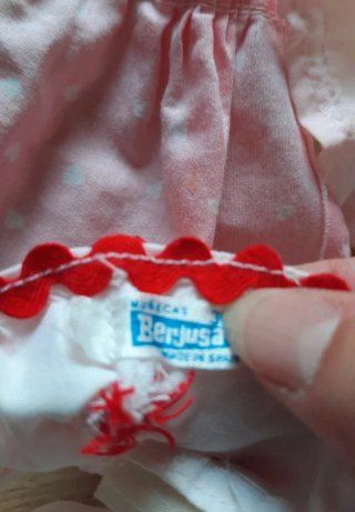 Zapatos y ropa para muñecas.