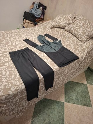 Conjunto deportivo Tenth negro y verde