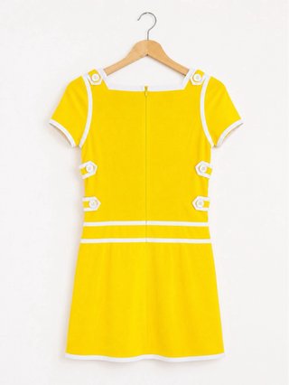 Vestido mini inspirado en la estética retro 60’s