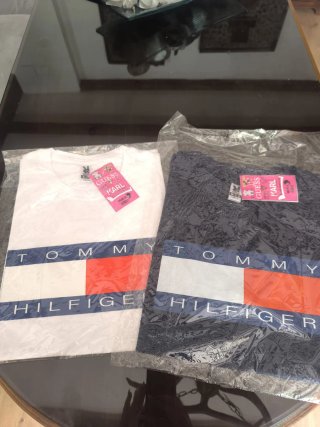2 Camisetas Tommy Hilfiger Talla S