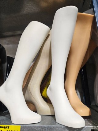 2 Piernas maniquí con imán.