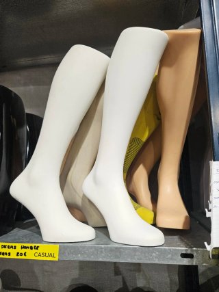 2 Piernas maniquí con imán.
