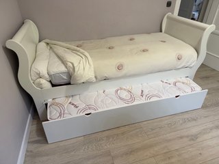 Cama tipo barco con 2 camas, somieres y colchones