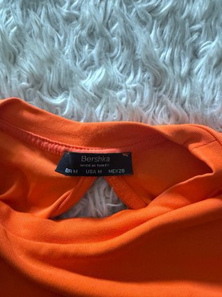 Top naranja corto con cordones