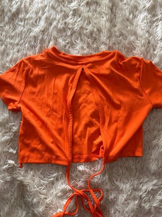 Top naranja corto con cordones
