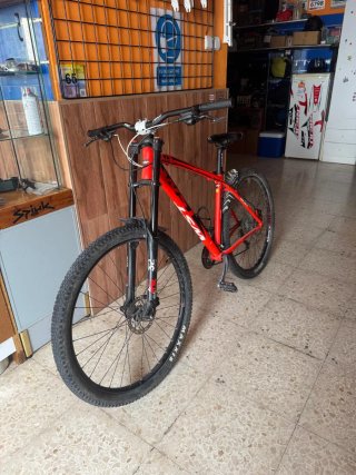 Bicicleta WST Roja