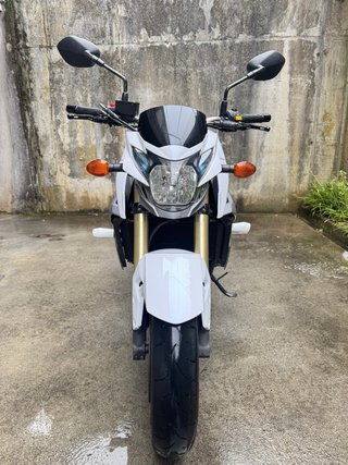 Suzuki GSR 750