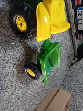Tractor de pedales con remolque
