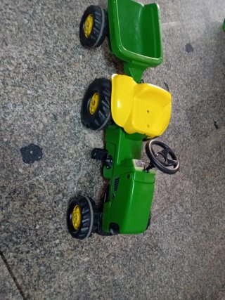 Tractor de pedales con remolque
