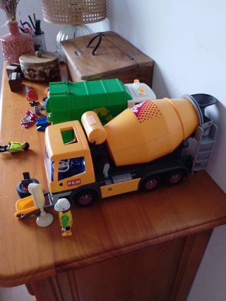 Playmobil Variado: Camiones y Figuras