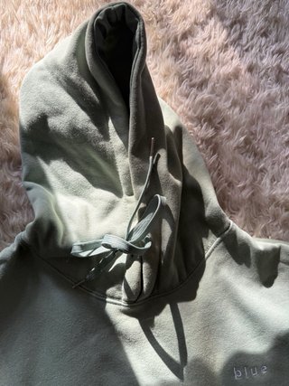 Sudadera verde con capucha