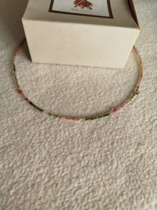 Collar de plata con pedrería