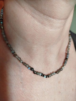 Collar de plata con pedrería