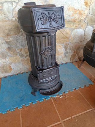 Estufa de Hierro Fundido Estilo Salamandra