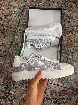 Numeris Talla 41 Gris/Blanco nuevas a estrenar