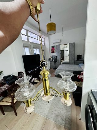 Lámpara de techo dorada antigua