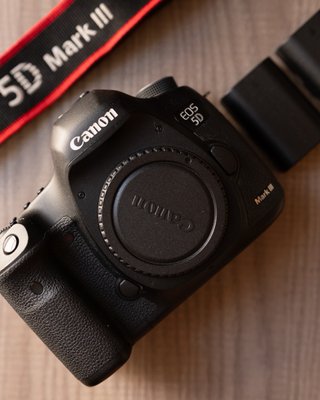 Canon EOS 5D Mark III + Lente 24-105mm