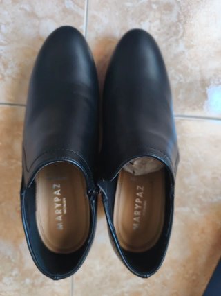 Zapatos abotinados negros MARYPAZ sin estrena