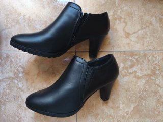 Zapatos abotinados negros MARYPAZ sin estrena