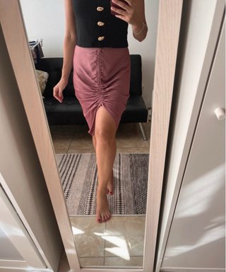 Falda rosa fruncida nunca usada