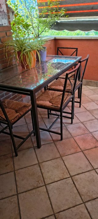 Mesa y 4 sillas de terraza