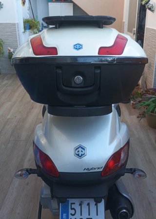 Baúl grande Piaggio mp3 con soporte.
