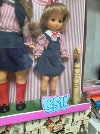 Nancy y su hermanita Lesly Colegiala