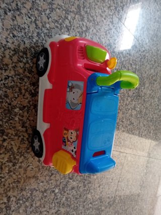 Coche de juguete infantil