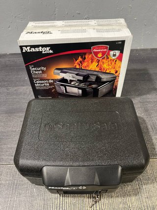 Master Lock L1200 Caja Fuerte Ignífuga Portátil