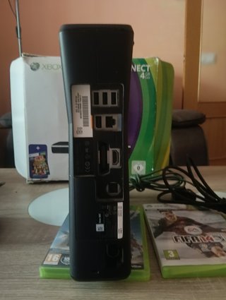 Xbox 360 Slim + 2 Giochi