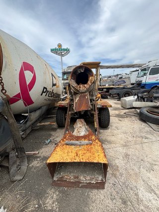 AUTO HORMIGONERA