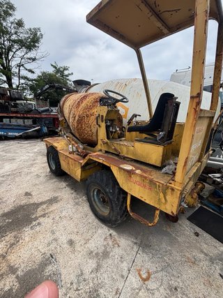 AUTO HORMIGONERA