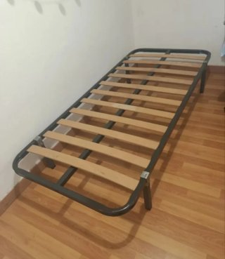 Somier con patas metálico y de madera