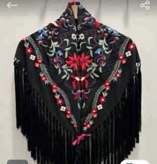 Mantoncillo bordado negro