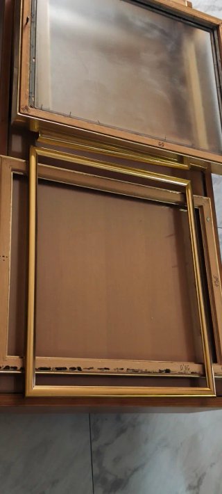 Marco  dorado y madera