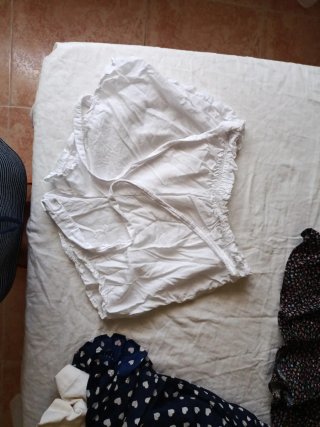 Lote 4 Pantalones Cortos y Faldas