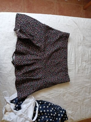 Lote 4 Pantalones Cortos y Faldas