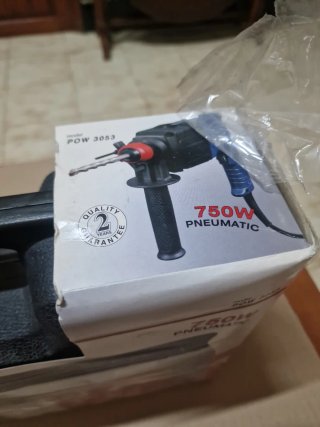 Martillo taladro Powerplus 750W + accesorios